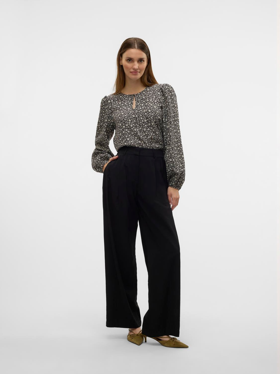 model_shot-front_full